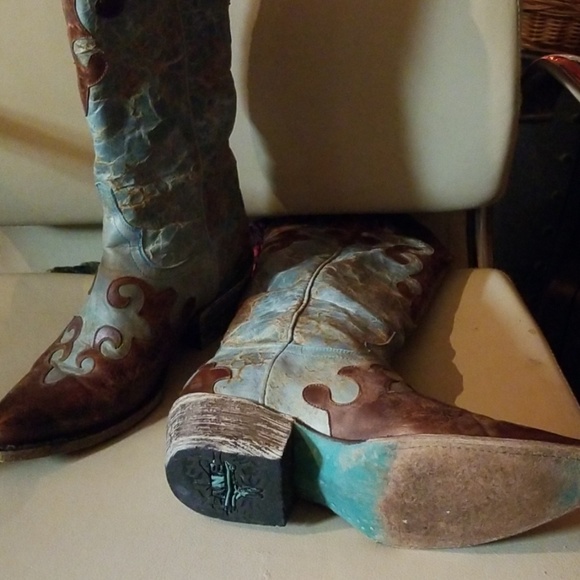 Boots - Picture 3 of 4